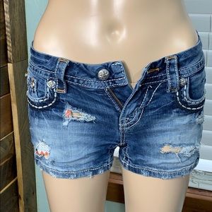 Miss Me Signature Shorts Distressed Size 25 Euc - image 1